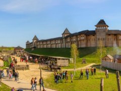 Під Києвом відсвяткують День Конституції і покажуть середньовічну моду
