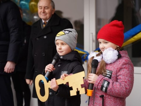 У Вишневому відкрили школу-довгобуд