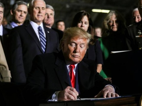 Трамп підписав бюджет, в якому передбачена допомога Україні