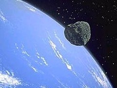 Крупный астероид, пролетевший вблизи Земли, удалось заснять