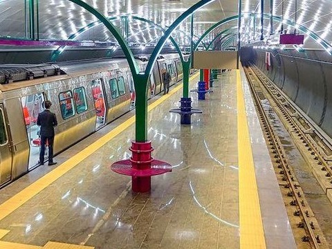 В метрополітені Стамбула можна платити за проїзд сміттям