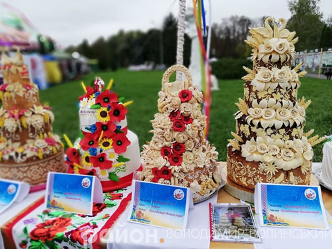 «Український коровай-сузір’я»: красені-короваї фестивалю