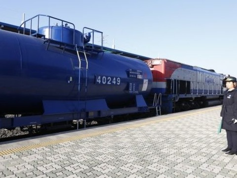 Вперше за 10 років потяг з Південної Кореї перетнув кордон з КНДР