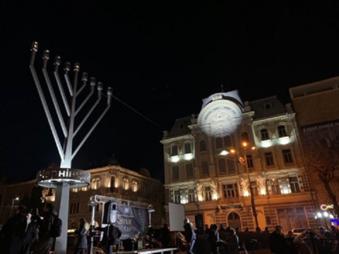 У Києві посол Ізраїлю запалив останню свічку на Ханукії