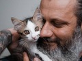 У Києві для розкішних чоловіків влаштують фотосесію із котами