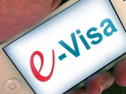 З 1 січня іноземці зможуть потрапити в Україну з електронною візою