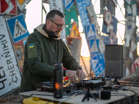 Виступ українського військового DJ Tapolsky на Burning Man 2024