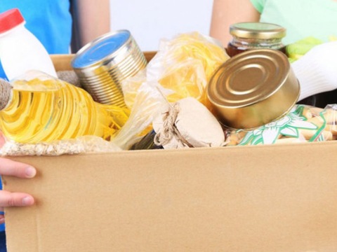 Допомога літнім людям: українці можуть «підвісити» продуктові набори